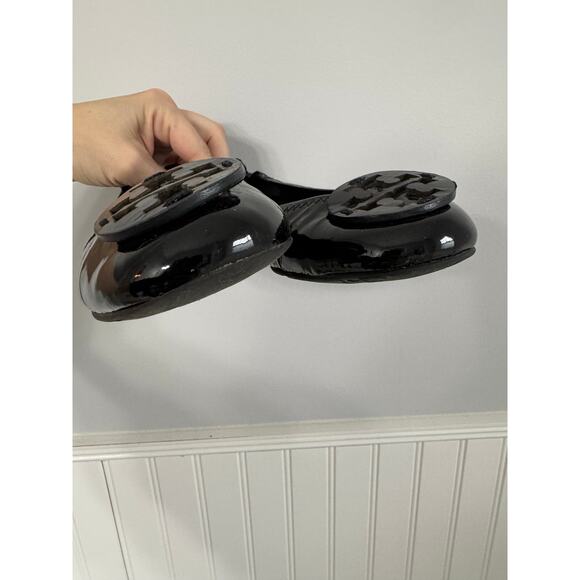 Tory Burch Reva Ballet Patent Black Flats with Elastic Back and Large Logo Sz 8 - Picture 5 of 7